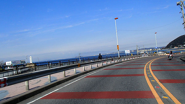 相模湾を左手に眺めながら箱根方面へと向かう